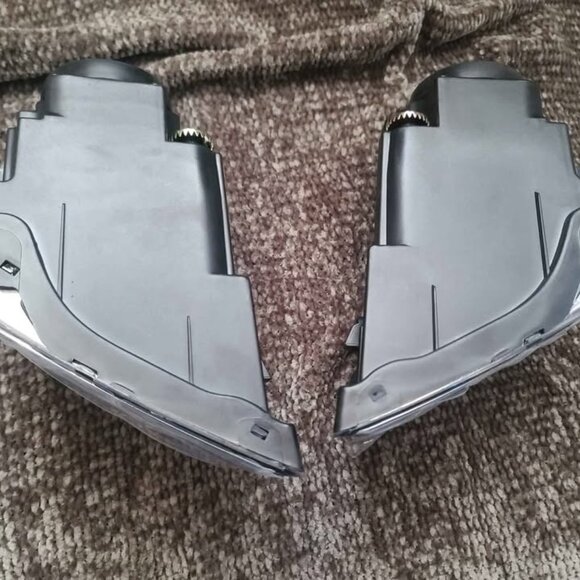 Driver and Passenger Fog Lights Bumper Mounted for 03/05 4Runner - Picture 3 of 4